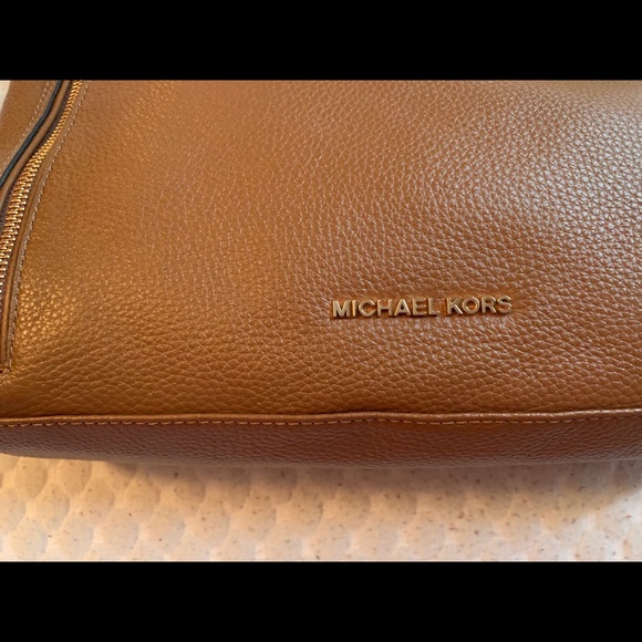 Michael kors purse not available in stores anymore - Picture 5 of 6